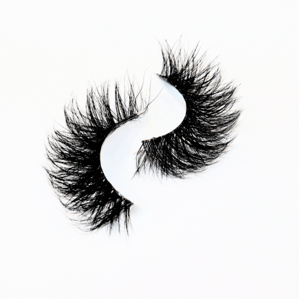 Klutch Kosmo Majestic 20mm lashes - ultra-dramatic, wispy, and voluminous.
